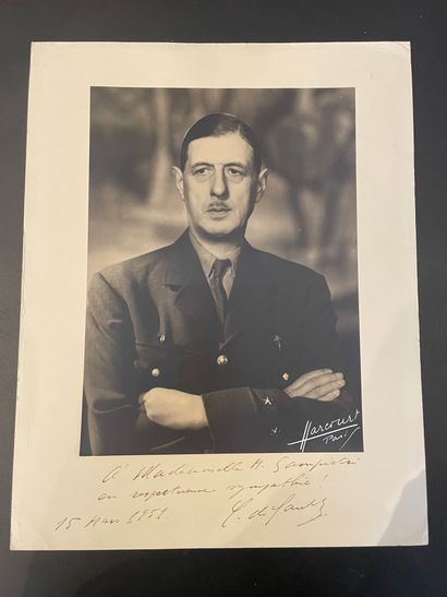 null Photographie du Général de Gaulle par les studios Harcourt
Dédicace manuscrite...