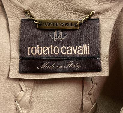 Roberto CAVALLI Lot de deux vestes en cuir, l'une de couleur chair, l'autre gris...
