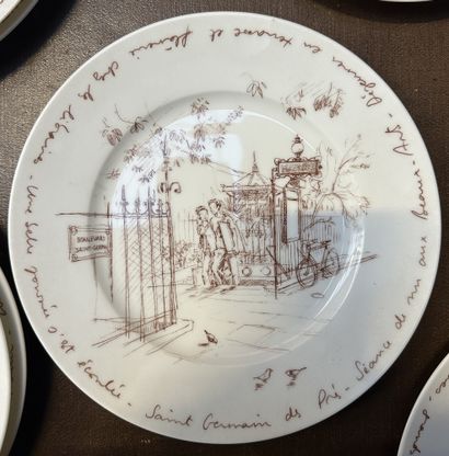 HERMES Paris Suite de 8 assiettes "Bonheurs à Paris" en porcelaine à décor en camaïeu...