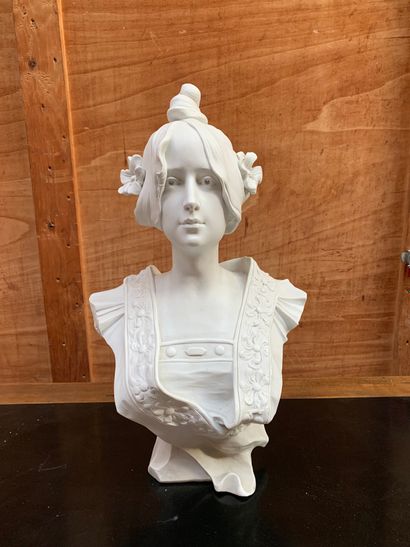 Ecole Moderne Jeune femme au chignon fleur
Sculpture en céramique, signée P. Devaux
H....