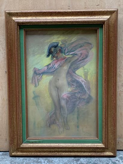Louis MORIN (1855-1936) Femme au drap rouge
Pastel, signé en bas à droite
41 x 27...