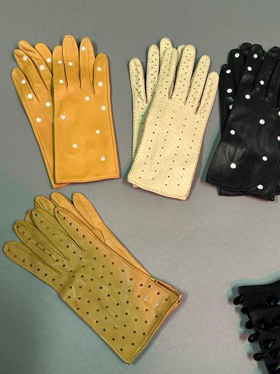 Christian DIOR Lot de six paires de gants de forme et matière diverses
Taille 7/8...