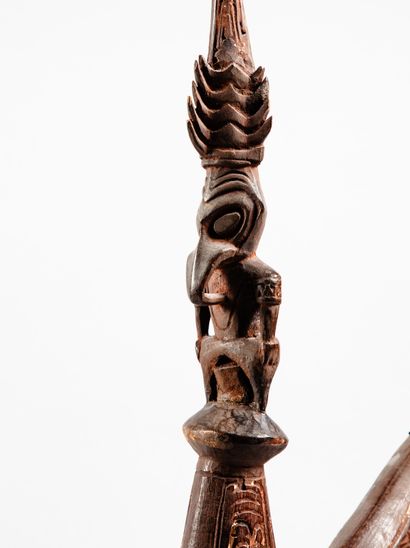 null Ornement de pirogue
Ramu, Bas Sepik, Papouasie-Nouvelle-Guinée
Bois sculpté
H....