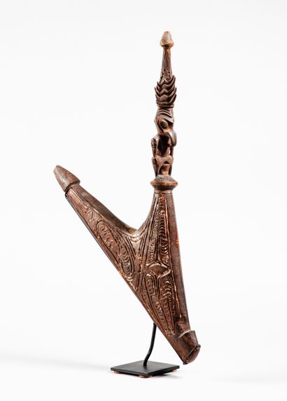 null Ornement de pirogue
Ramu, Bas Sepik, Papouasie-Nouvelle-Guinée
Bois sculpté
H....