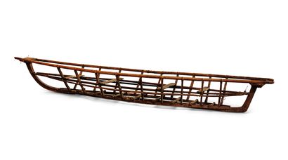 null Kayak frame
Inuit, Alaska or Greenland
Carved wood
L. 185 cm - W. 50 cm - H....