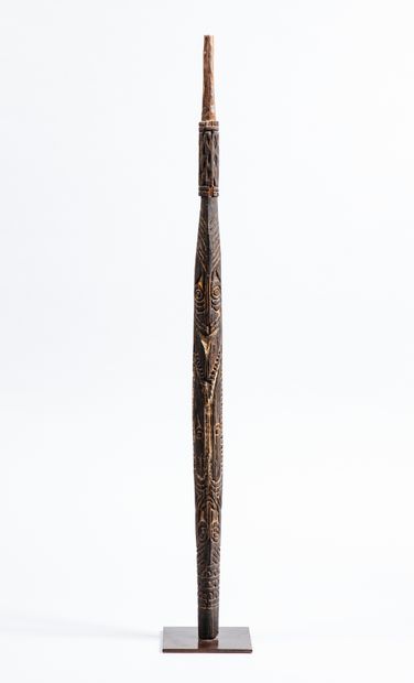 null Élément de lance
Moyen Sepik
Papouasie-Nouvelle-Guinée
Bois sculpté, pigments
H....