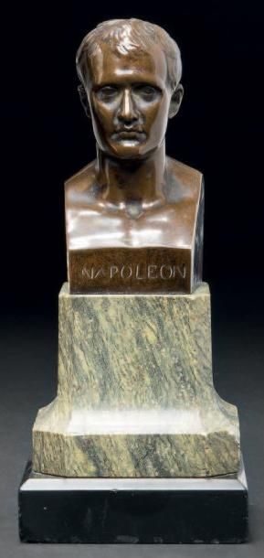 École Française du XIXe siècle Buste de Napoléon Ier Bronze à patine médaille monté...