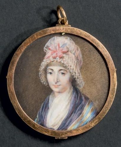 ÉCOLE FRANÇAISE VERS 1785 Portrait de femme au châle bleu rayé de jaune et coiffée...