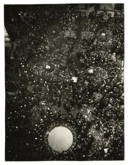 (Marcel L'Herbier) Une scène de L'Argent Tourné à la Bourse de Paris, 1928 Photographie...