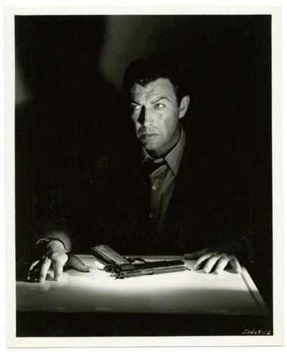 (CURTIS BERNHARDT) Robert Taylor Le mur des ténèbres Hollywood, 2 août 1947 Photographie...