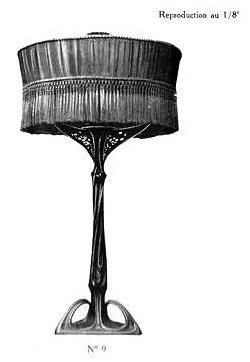 LOUIS MAJORELLE & DAUM LAMPE DE TABLE à un bras de lumière en bronze doré à piètement...