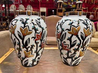  BERNARDAUD à LIMOGES, création de Jean DUNAND (1925)
Paire de vases en porcelaine... Gazette Drouot