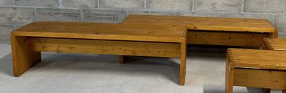 Charlotte PERRIAND, dans le goût de Set of two pine benches
H. 40 cm - W.142 cm -... Gazette Drouot
