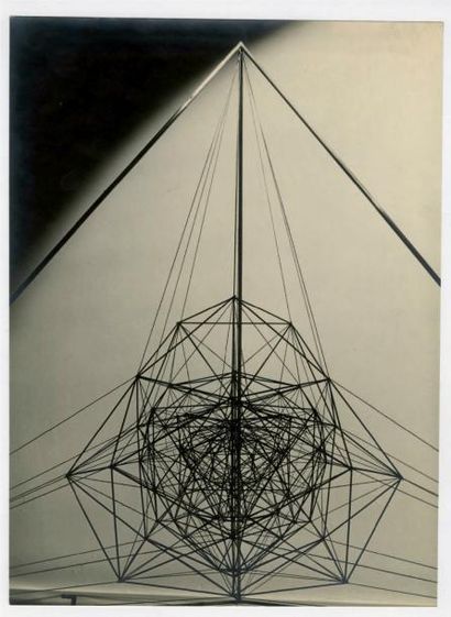 MAN RAY (1890 ­1976) Objet mathématique Paris, 1935 Argentique, 297x220 mm, monté,...