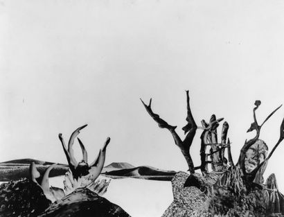 MADDOX Conroy. COLLAGE PHOTOGRAPHIQUE. Circa 1940 ; 49,5 x 64 cm. Collage photographique...
