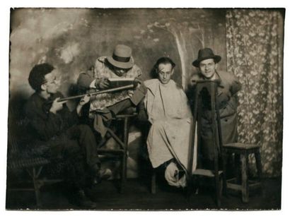 [BRAUNER Victor] TEDDY BRAUNER, ION CALIGARU, VICTOR BRAUNER ET STEPHAN ROLL. PHOTOGRAPHIE...