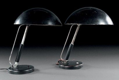 Karl trabert (1858-1910) BAUHAUS Paire de lampes de table en métal nickelé et bois...