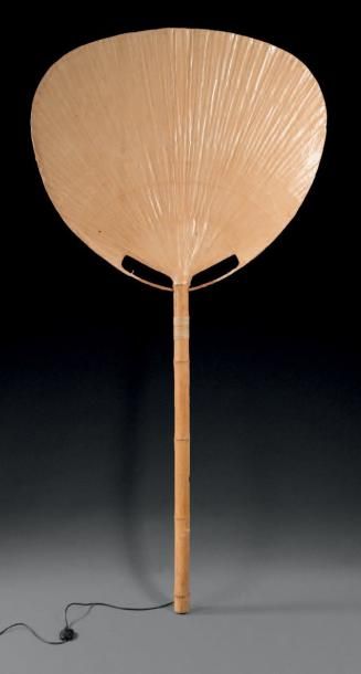 Ingo MAURER (né en 1932) Lampe Uchiwa 1 En bambou et papier de riz H. 74 cm - L....