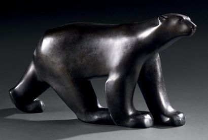 François POMPON (1855-1933) Ours blanc, 1927 Rare épreuve en bronze à patine noire...