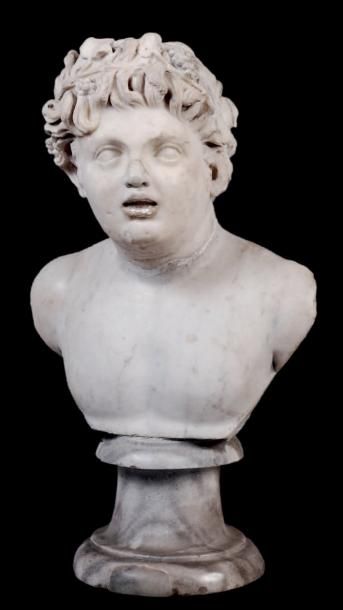 null BUSTE DE BACCHUS en marbre de Carrare. Italie XVIIe. Hauteur: 52 cm