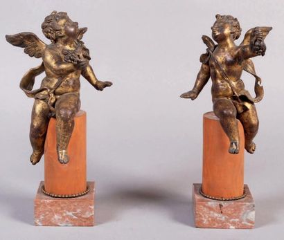 null PAIRE DE STATUETTES en bronze doré, à décor d'amours. XVIIIe siècle Hauteur:...