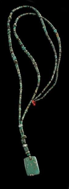 null COLLIER Culture Chavin, Nord du Pérou 1000 à 600 avant J.-C. Perles de turquoise...