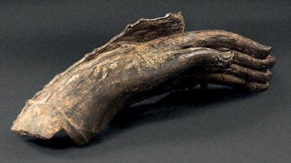 null MAIN GAUCHE DE BOUDDHA Thaïlande - XVIIe - XVIIIe siècle En bronze à patine...