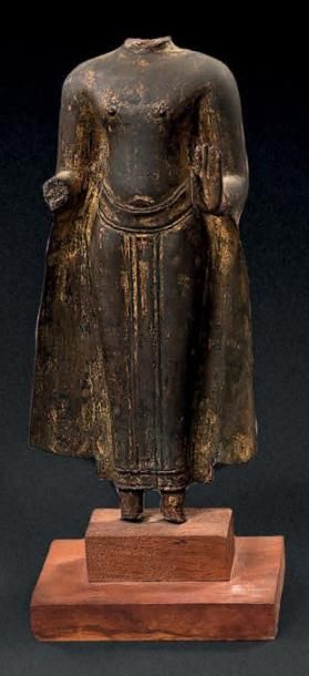 null BUSTE DE BOUDDHA Thaïlande - XVIIe - XVIIIe siècle En bronze à traces de la...