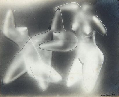 Man Ray NUDES. PHOTOGRAPHIE ORIGINALE SIGNÉE D'UN AÉROGRAPHE. 1919. 9,5 x 11,3 cm,...