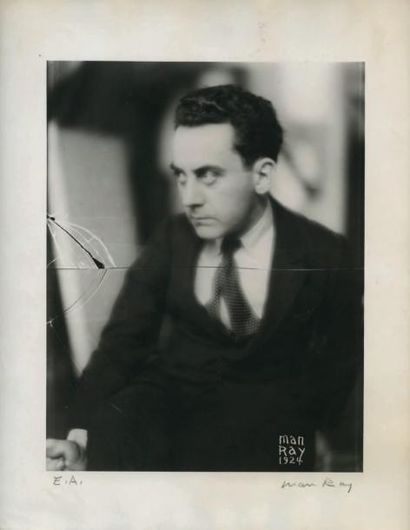 Man Ray AUTOPORTRAIT. PHOTOGRAPHIE ORIGINALE SIGNÉE. Circa 1960. 27 x 20,2 cm, sous...