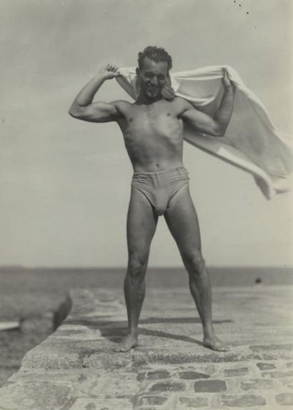 André STEINER Autoportrait, Roscoff, 1933 tirage argentique, cachet du photographe...