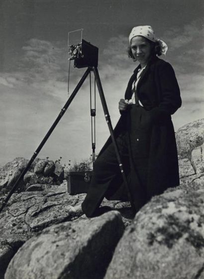 André STEINER Appareil photographique sur pied, Roscoff, 1933 tirage argentique,...