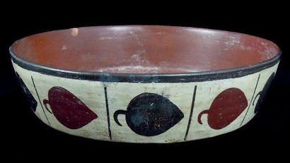 null Plat à décor peint Culture Nazca, sud du Pérou Intermédiaire ancien, 100 - 700...