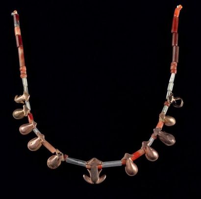 null Collier représentant des grenouilles stylisées Culture Tairona, Colombie 800...