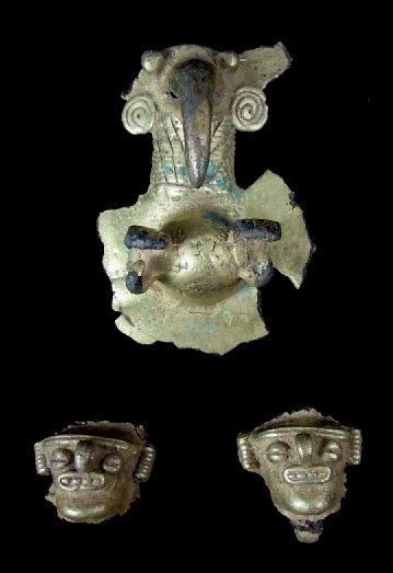 null Trois pendentifs fracturés Culture Coclé, Panama 800 - 1000 après J.-C. Tumbaga....