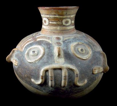 null Vase globulaire représentant le dieu tlaloc Culture Aztèque, style provincial,...