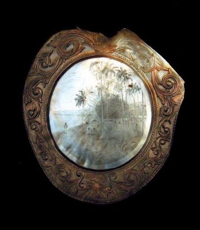 null Valve d'huitre perlière, Nouvelle Calédonie (?) H. 22,5 cm Très beau travail...