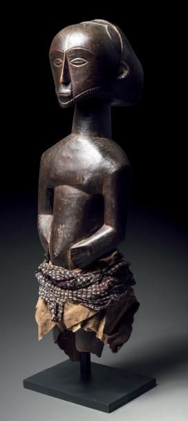 null Statue Hemba, République Démocratique du Congo Bois dur à patine brun foncé...