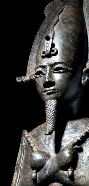 null Exceptionnelle statue représentant le dieu Osiris
Egypte, Basse Epoque. 
Il...
