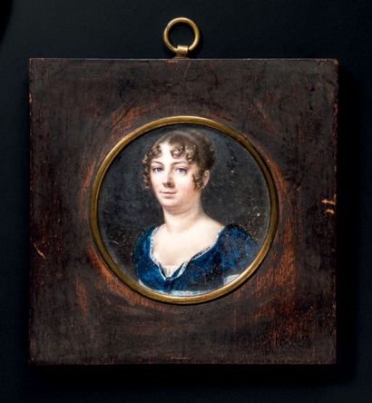 FERDIN..., ÉCOLE FRANÇAISE VERS 1810 Portrait de la baronne de Veaucé en robe bleue...
