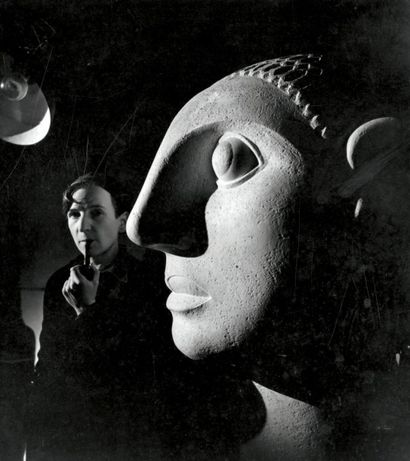 Anton PRINNER (1902-1983) Femme aux cheveux tressés, 1946 Sculpture en bois monoxyle,...