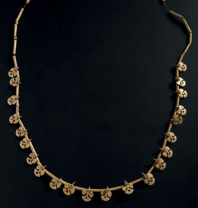 null MAGNIFIQUE COLLIER composé de perles en or à bas titre entrecoupées de petites...