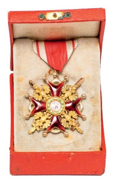 null Croix de Saint Stanislas de 3e classe avec glaives. Avec ruban et boîte. Or,...