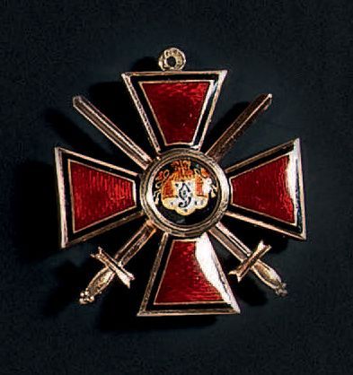 null Croix de Saint Vladimir 4e classe avec glaives. Or, émail. 1908-1917.