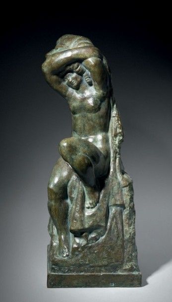 CHARLES MALFRAY (1887-1940) Femme assise aux bras levés, 1919 Epreuve en bronze,...