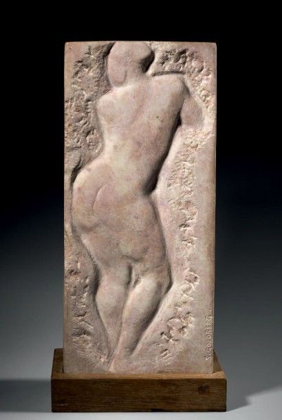 Simon GOLDBERG (1913-1985) Femme nue de dos Bas-relief en pierre rose Signé: S.GOLDBERG...