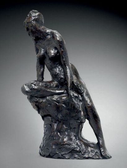 Charles AUFFRET (1929-2001) Femme assise sur un rocher Epreuve en bronze, n°1/8 Fonte...