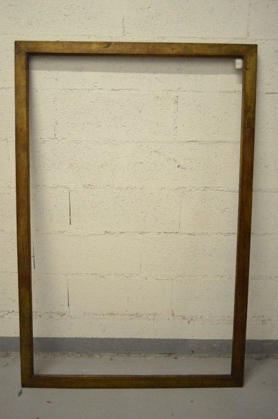 null BAGUETTE PLATE en bois mouluré et doré. XIXème siècle. 85,6 x 133,2 cm - Profil:...