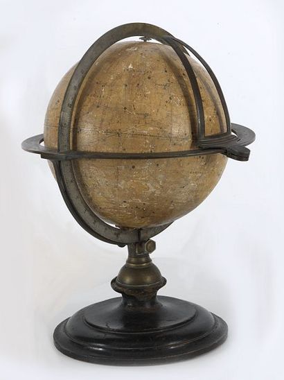 HUE & BRETEL. Globe à relèvements célestes. Ca. 1880. Diamètre du globe: 20 cm, hauteur:...