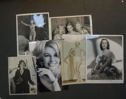 null Ensemble de 10 photos:
Hollywood 193-1970
Cyd Charisse, Maureen O'Hara